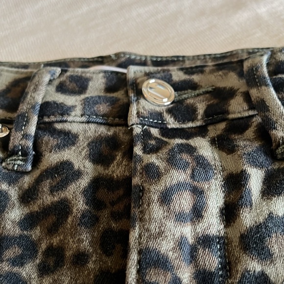 Animal print jean shorts Sz4 - Picture 2 of 6